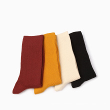 Diseño de color sólido Fashion de algodón Mujer personalizados al por mayor calcetines de ocio